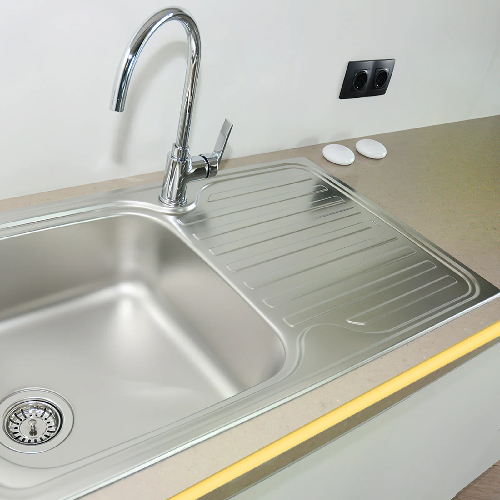 

PVC Waterproof Caulk Tape Self Adhesive Wall Seam Sealing Tape Flexible Strip for Kitchen Sink Bathroom Corner