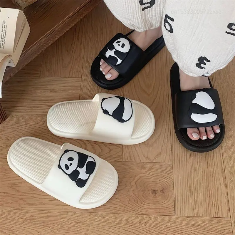 Xiaomi รองเท้าแตะสำหรับผู้หญิงในฤดูร้อน2023รองเท้าพื้นหนาสำหรับอาบน้ำรองเท้าแตะแบบไม่ลื่นใส่ในบ้านรูปการ์ตูนหมีคู่รองเท้าแตะชายหาดรองเท้าแตะสำหรับผู้หญิงใช้ในบ้านกลางแจ้ง