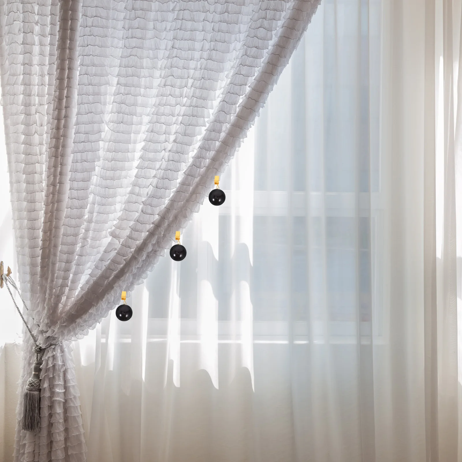 

4Pcs Heavy Duty Tablecloth Weights Metal Clips Outdoor Table Cover Holder Clips for Picnic Family Gatherings Curtains Weights