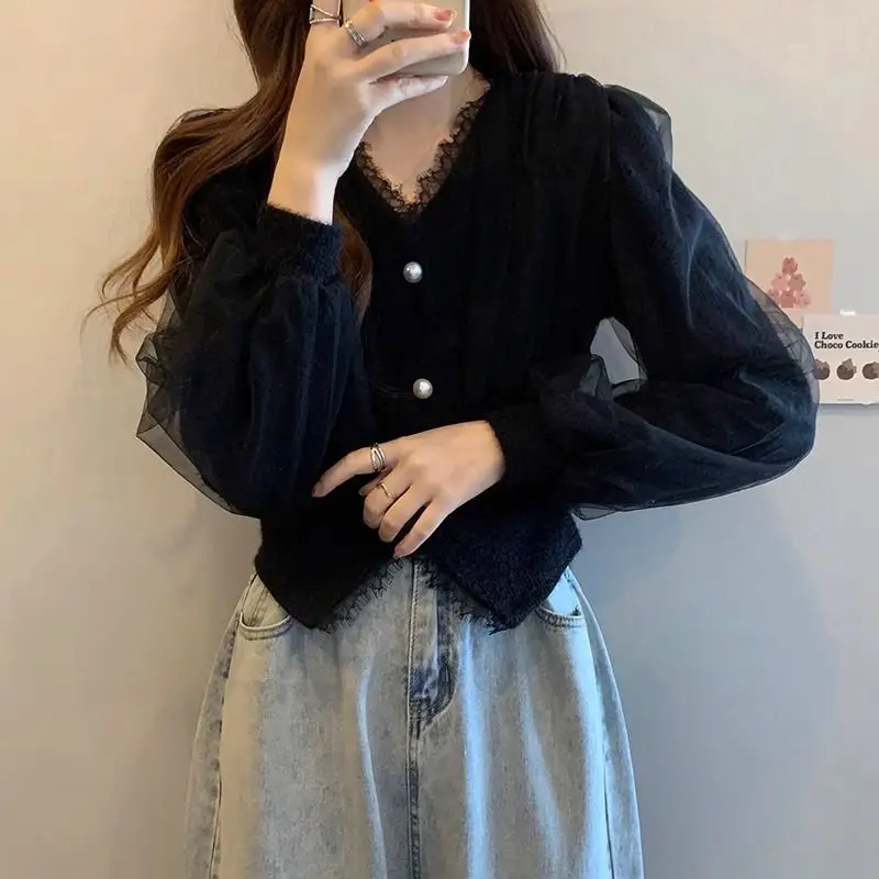 V넥 셔츠 & 블라우스 여성용 젊고 우아한 신상 2025 한국 스타일리쉬 한국 인기 의류 베이직 메쉬 여성 상의 세일