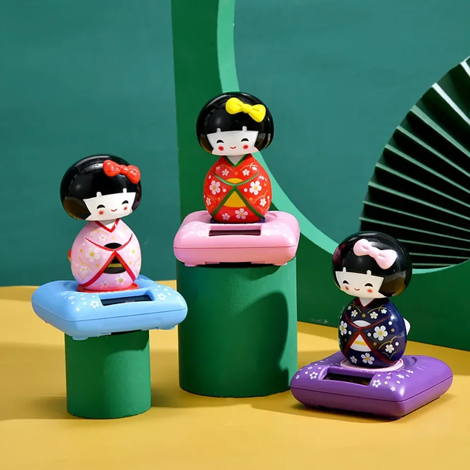 Figurine Solaire Tête Branlante – Danseuse En Kimono Pour Décoration De Voiture Et Bureau