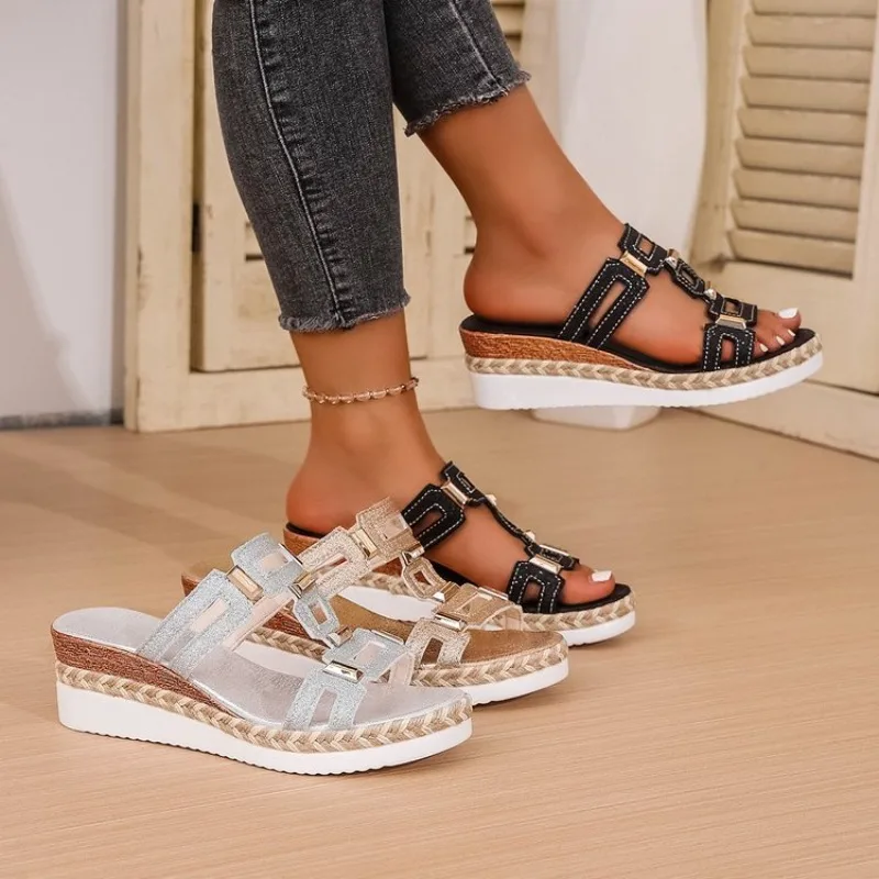 Große Größe Römischer Stil Damen-Sandalen Offene Zehen Strand-Pantoletten Sommer-Keilabsatz Bequeme Outdoor-Slip-On-Schuhe für Frauen