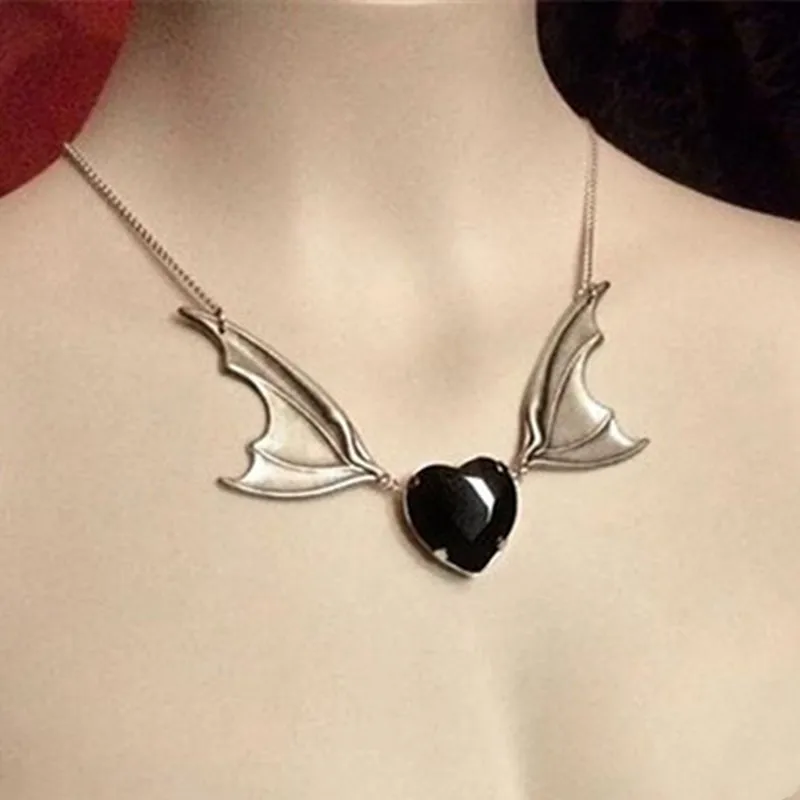 Gothic Darkness Vampire Bat Necklace Woman Man Halloween Cosplay Accessories Goth Red Heart Charms Choker Necklaces Collares