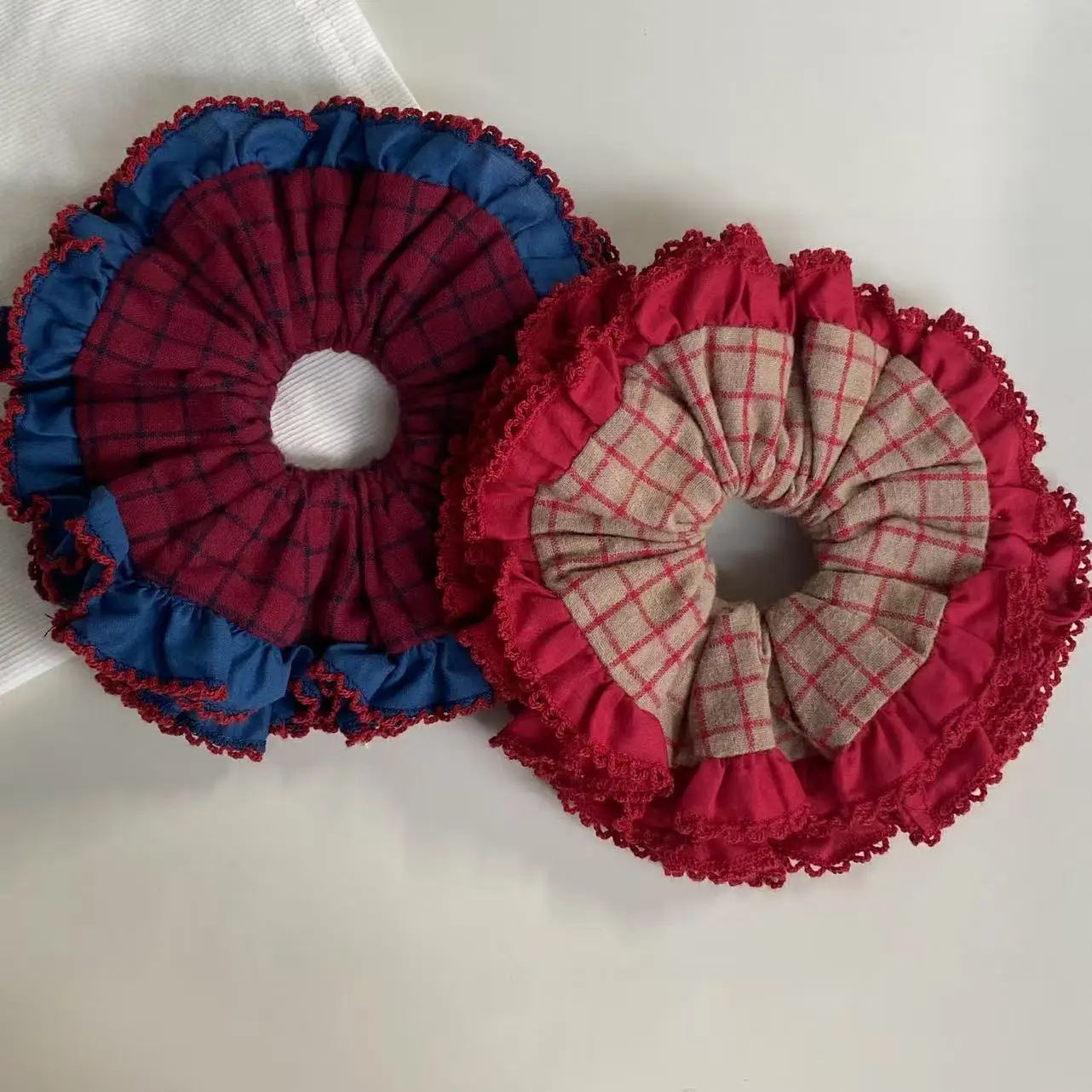 

French niche design ins fashion retro heavy industry imported fabric plaid contrast lace lady large intestine scrunchie