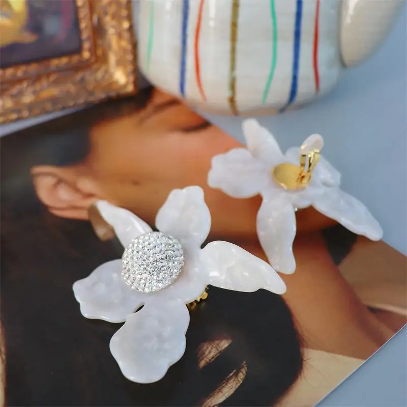 Vintage Mid-Ancient Magazine Style Lily Large Flower Wax Inlaid with Diamond Ear Clip Accessories