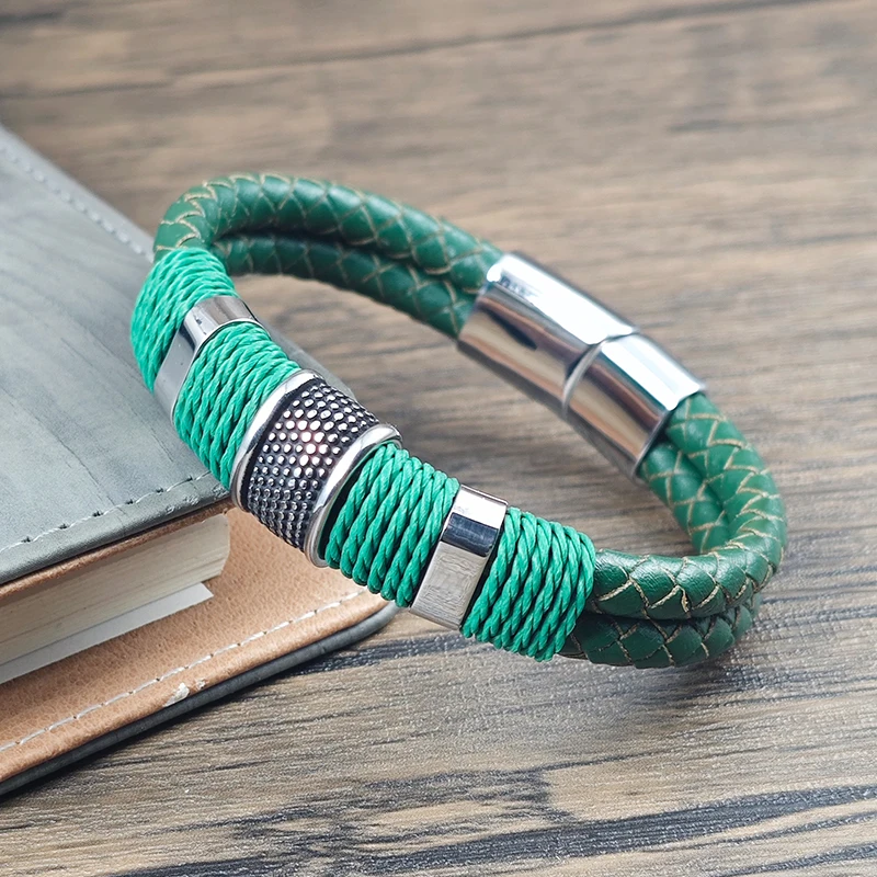 5 Farben zur Auswahl: Herren-Armband aus geflochtenem Leder und Edelstahl mit Perlenanhänger und Magnetverschluss – Lässiges Armband für den Alltag – Detail 7