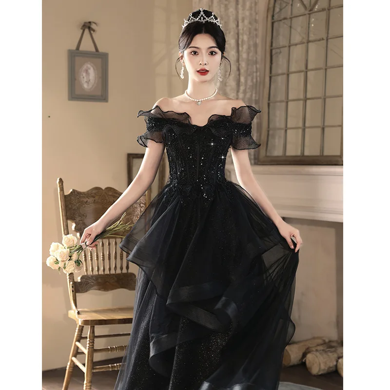 فستان سهرة أسود عصري 2026 جديد بكتف واحد نمط مأدبة عيد ميلاد المضيف الفرنسي امتحان فني فستان حفل الكبار