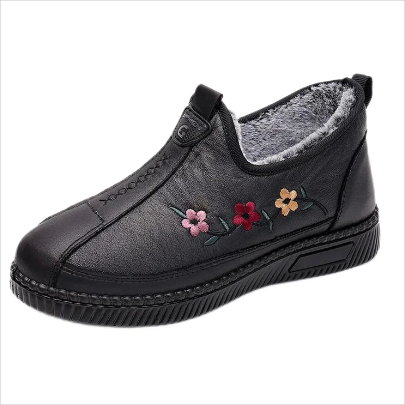 Nuove donne Vulcanize scarpe nuovo inverno Casual Slip On scarpe di pelliccia per le donne impermeabile peluche stampa Shallow mamma mocassino