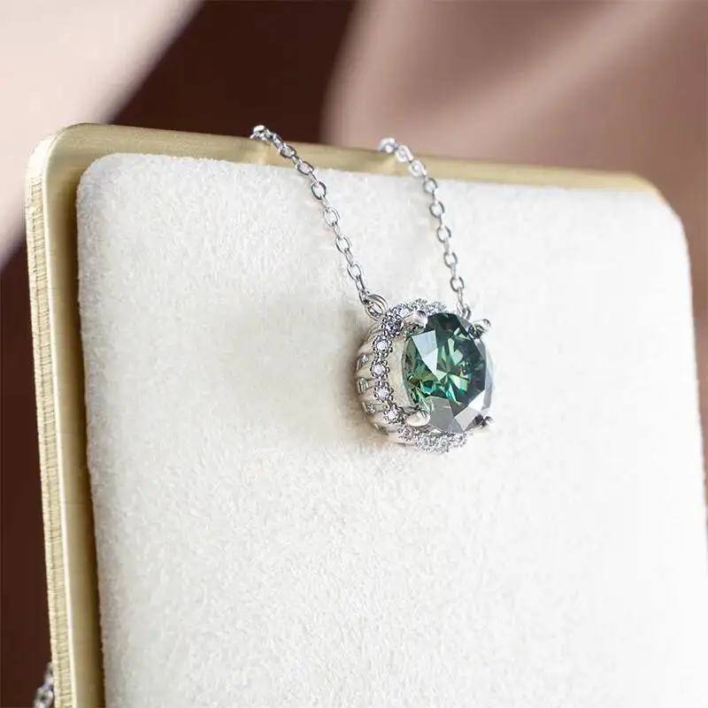925 Sterling Silver 1 Carat Moissanite Beating Heart Necklace Fashion Casual Design Light Luxury Niche Senior Ladies