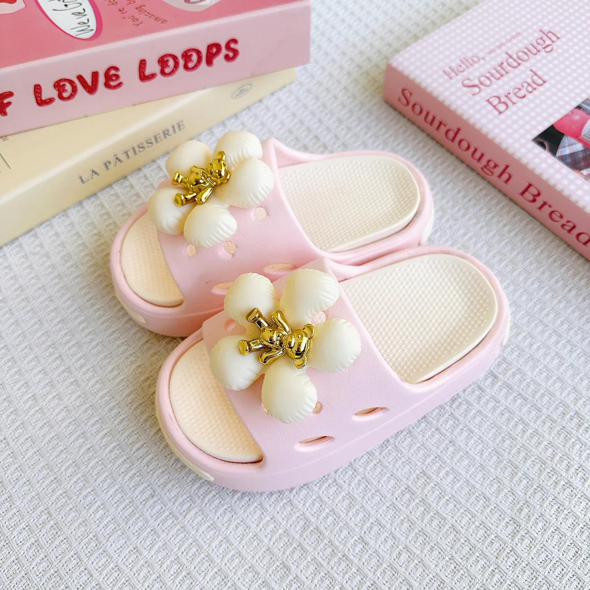 New Popular Cartoon Big Flower Golden Bear Versatile Girls' Eva Slippers Fashionable Dual-Color Soft Sole Non-Slip Sandals 831