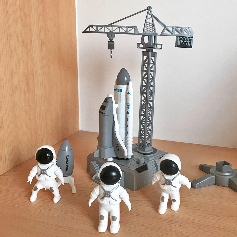 

Детские авиационные модели игрушек, ракеты-носители, космические аппараты и самолеты - можно запускать.