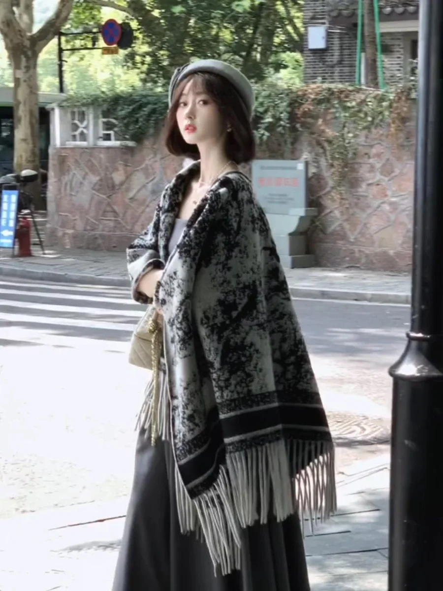 

Autumn Winter New Style Water-Media Black-White Pattern Scarf Women's Fashion Versatile High-End Feel Warmth Cowl Neck Pashmina
