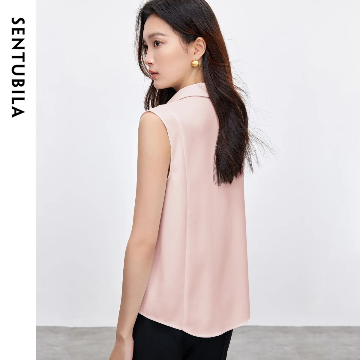 

SENTUBILA Sleeveless Shirt Women's 2025 New Commuter Sexy Style Collar Split Splicing Pearl Chiffon Shirt Ladies Tops 152C59068