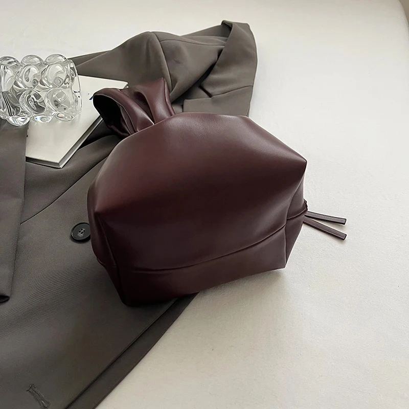 تصميم حقائب صغيرة من جلد البولي يوريثان تحت الإبط للنساء 2024 مصمم أزياء أنثى ريترو حقيبة كتف حقائب اليد والمحافظ