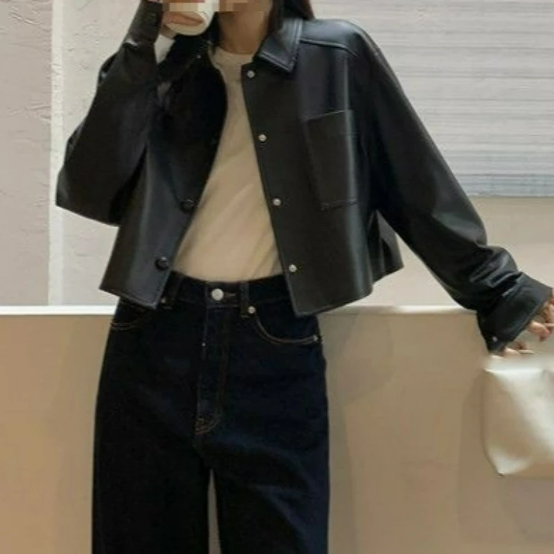 香港風トレンドの小さめレザーショートジャケット、2026年秋冬人気、スタイリッシュなバイク用万能コート、レディース向け