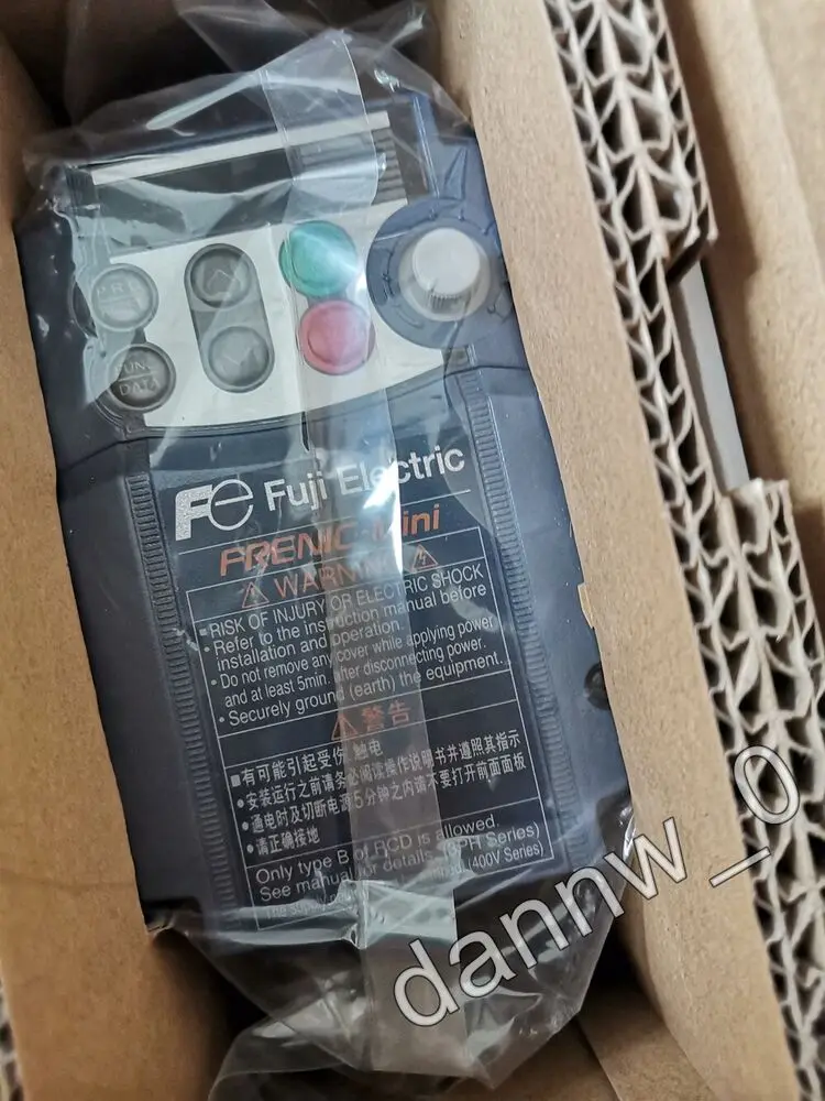 New in box Fuji FRN0.4C2S-2J Inverter