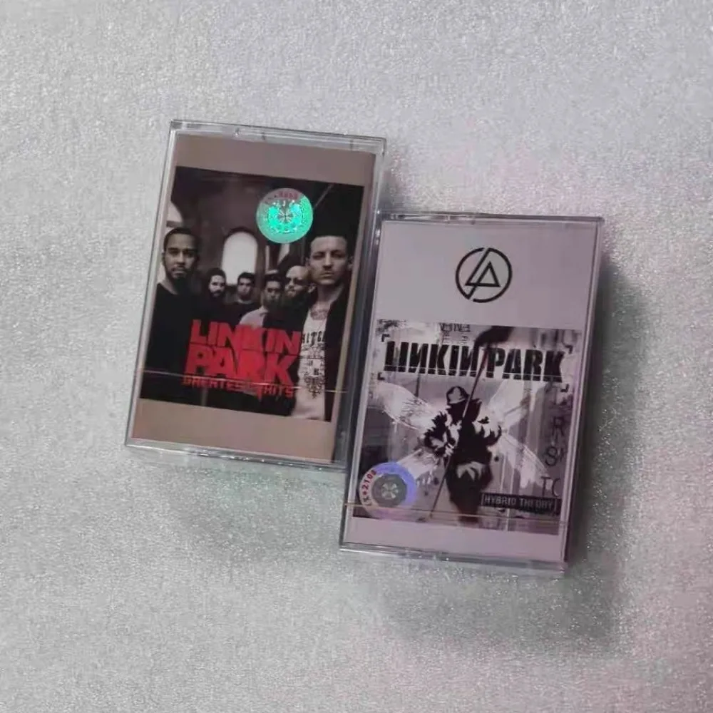 

Tape European And American Rock Style Band Performance Version Two Disc Set With Lyric Page Textured Sound Quality Cassette