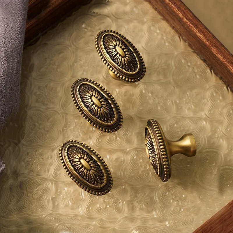 French Style Yellow Antique Brass Handle High-End Solid Zinc Alloy Single Hole Pull for Wardrobe Cabinet Drawer Door