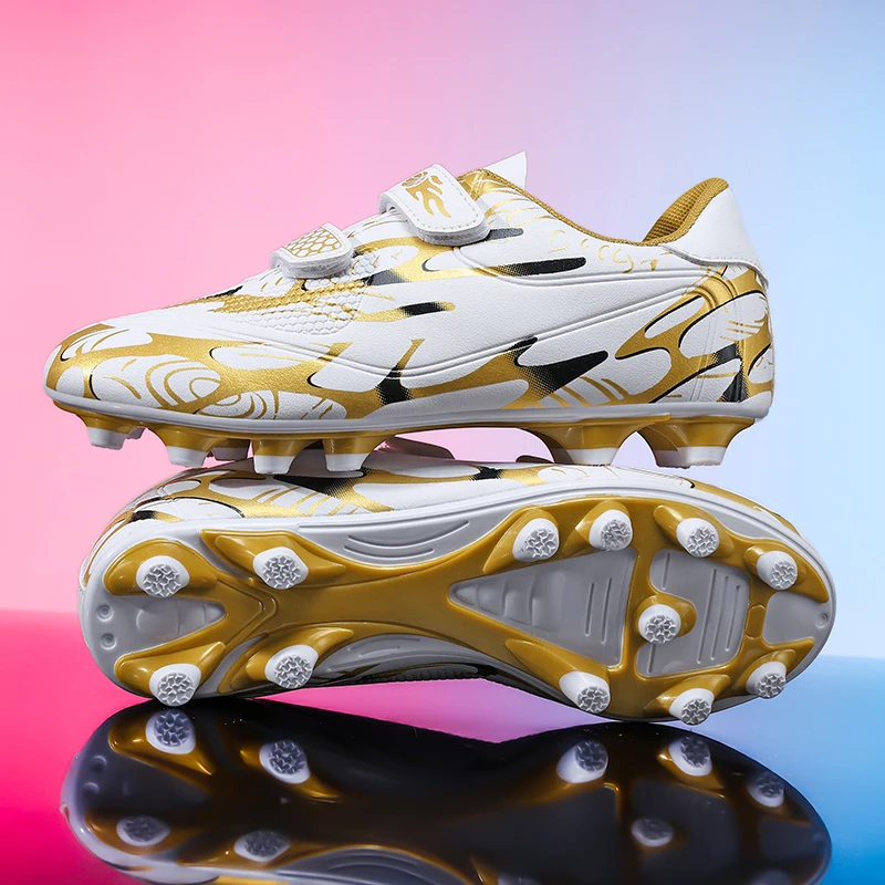 

A pair of children's four-season leather football boots with long studs, wear-resistant football shoes, sizes 28-39，MZ-1818