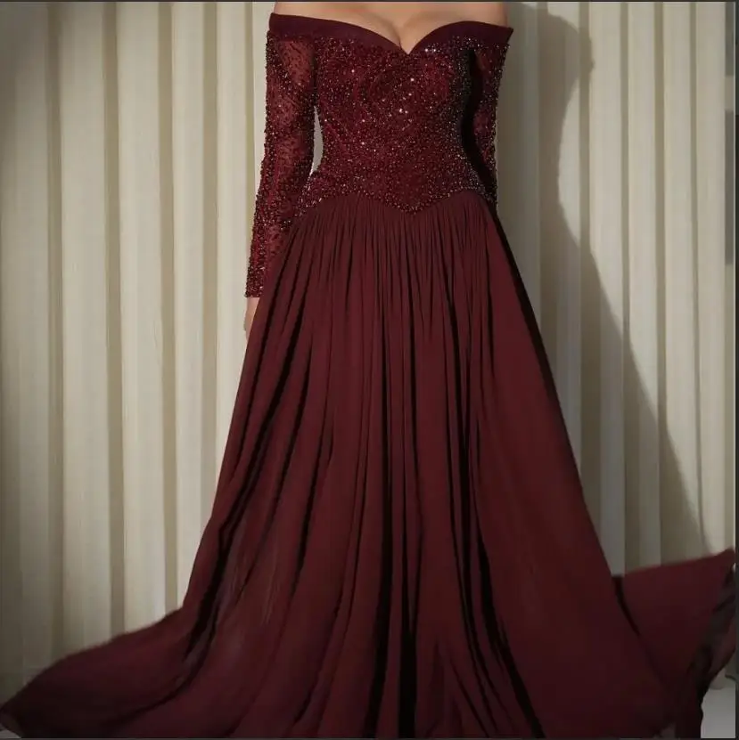 Op maat gemaakte bordeauxrode avondjurk voor bruiloftsgasten met kralentop met pailletten, formele maxi-jurken, off-shoulder galajurk