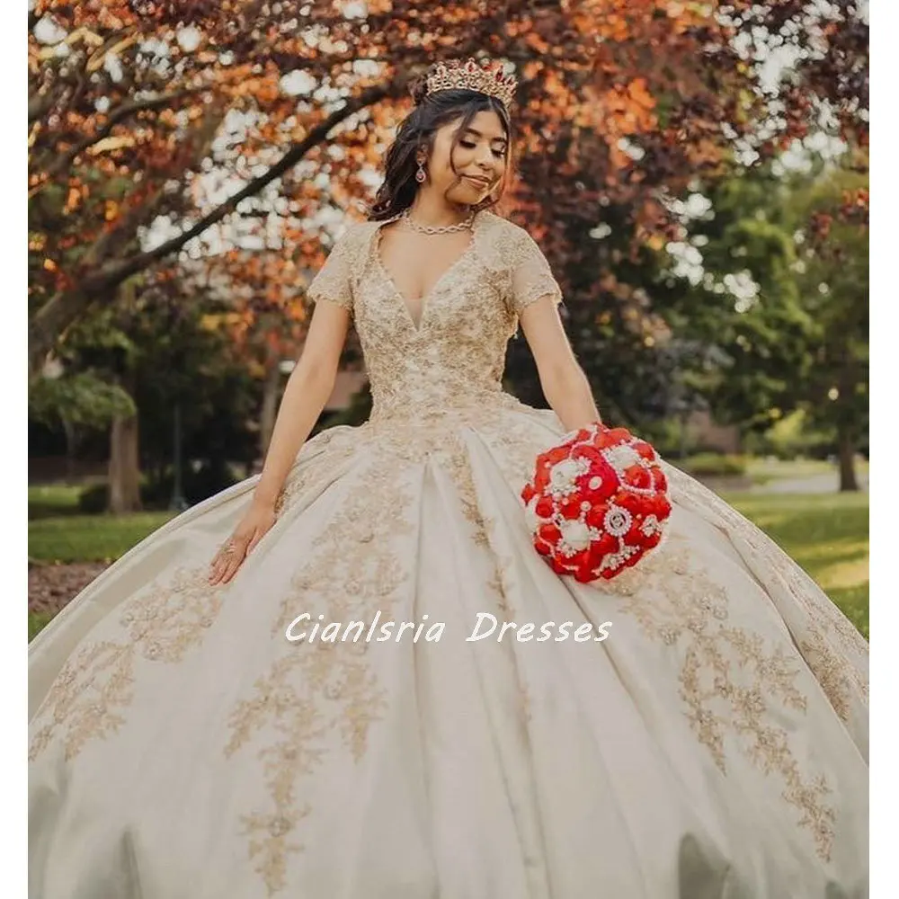 

Золотое платье Quinceanera с v-образным вырезом и кристаллами и бисером, с курткой, бальное платье, аппликации, кружевной корсет, Vestido De 15 Anos