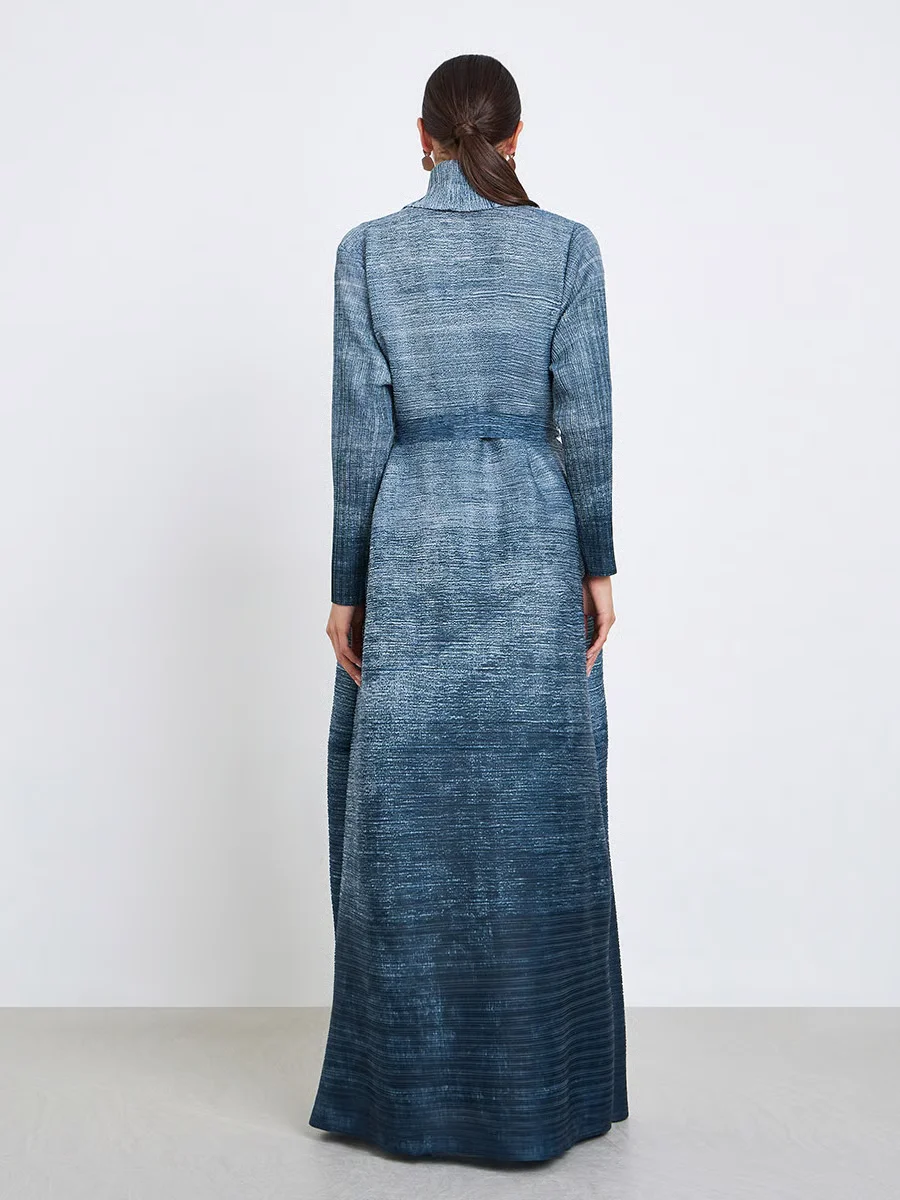 عباية عصرية متواضعة قابلة للطي ذات ثنيات متدرجة باللون الأزرق الداكن وربطة عنق ذاتية ملفوفة ماكسي رداء إسلامي أنيق بتغطية كاملة 2025 #2