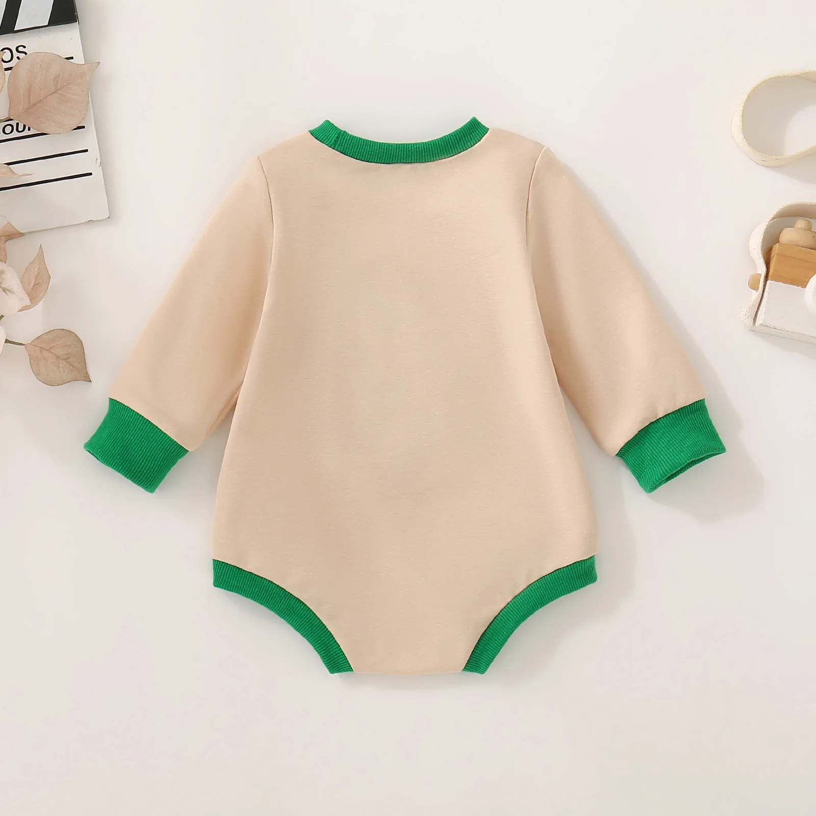 Spring and autumn neutral baby four-leaf clover towel embroidered long-sleeved full moon baby going out onesie