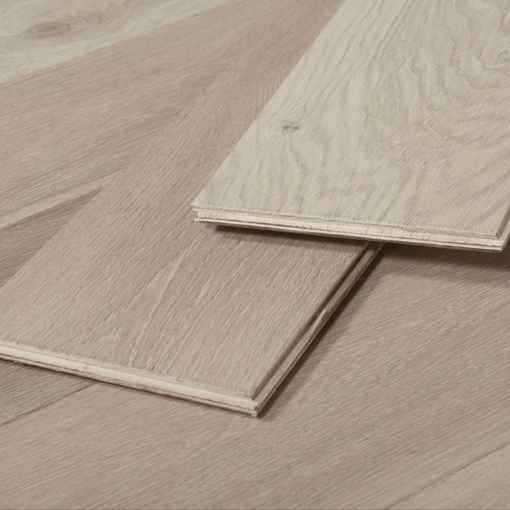 맞춤형 버전18mm 모던 럭셔리 다층 엔지니어드 우드 바닥재, 브러쉬드 베니어 오크 바닥재