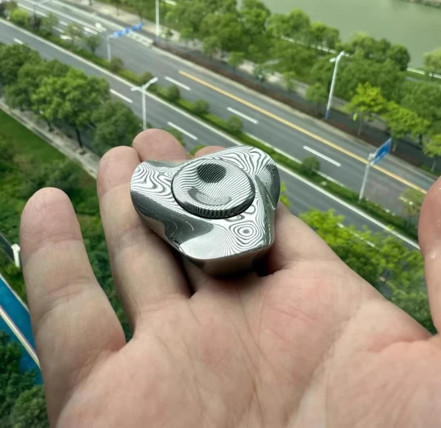 

Б/у EDC T-MAX EDC ray dama spinner, гироскоп на кончике пальца, декомпрессионные игрушки