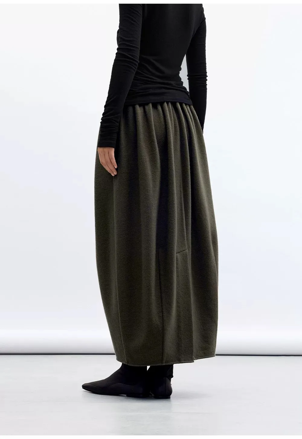 100% Wool Three-Dimensional Cut Flower Bud Skirt, Designed with a Relaxed and Lazy Style, New Model for Women in the Fall/Winter 2026 Season