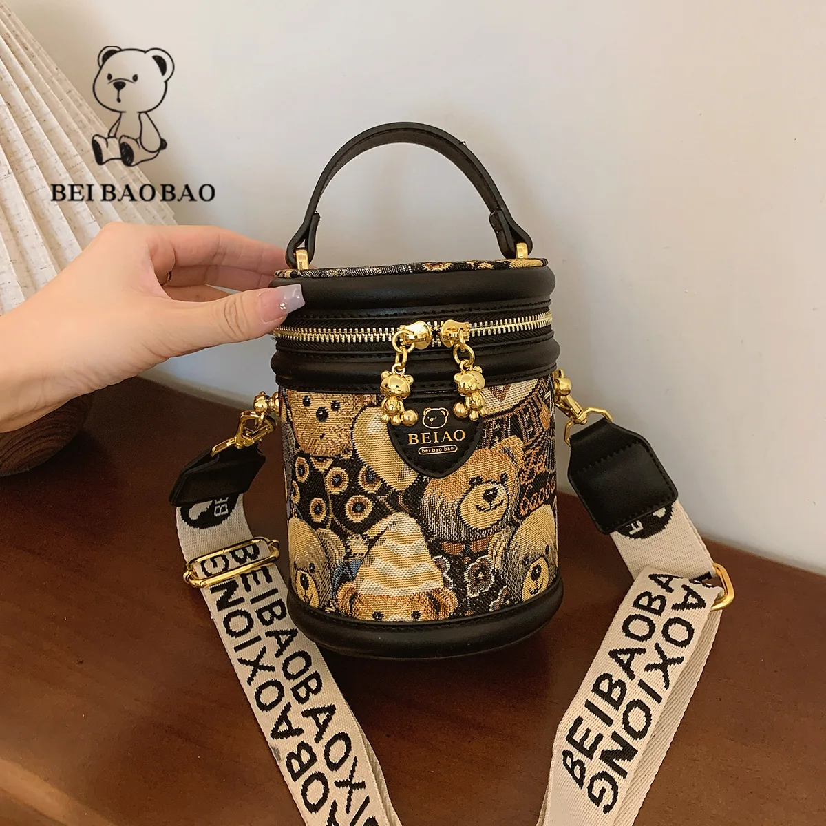 New Color Contrast Versatile 2024 Single Shoulder Crossbody Bag Leisure Bucket Bag Cartoon Instagram Handheld Women's Bag