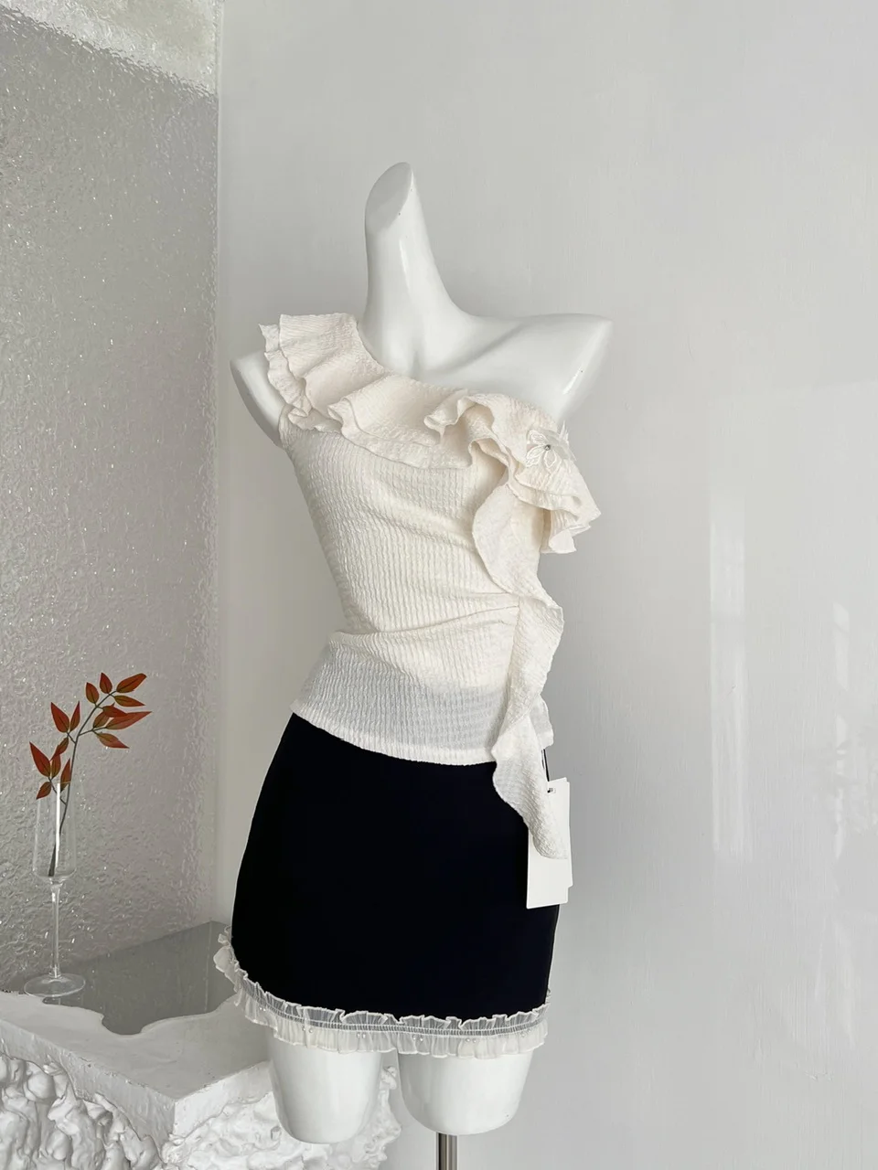 

Summer New plus Size Ruffle Sleeveless One Shoulder Top High Waist Floral 3D Embellished Short Top with Matching Skirt Set