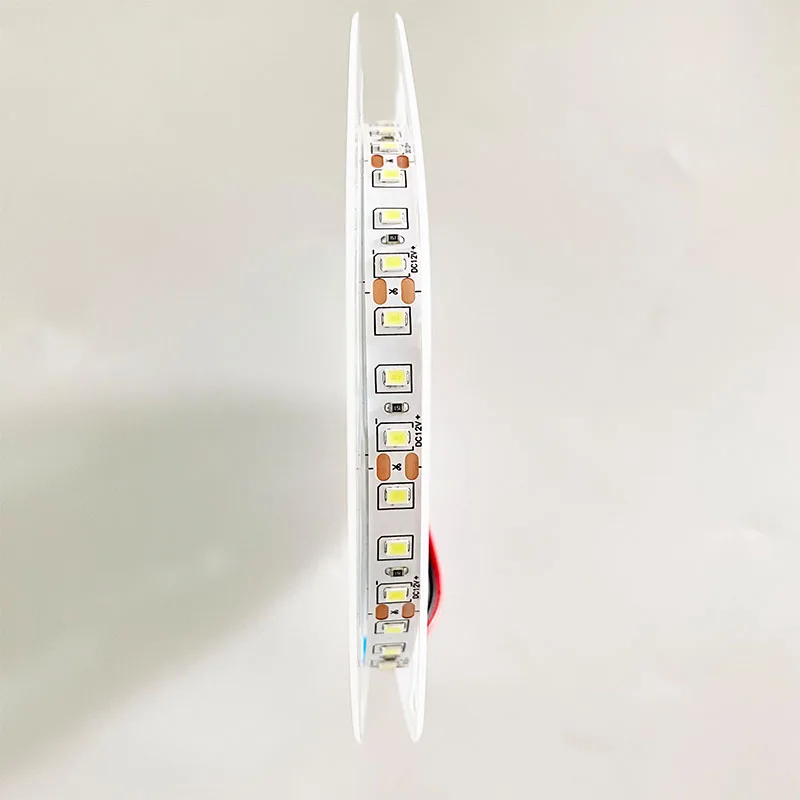 شريط إضاءة LED آمن بجهد منخفض 12 فولت، 5 م/16.4 قدم لكل لفة، شريط إضاءة أبيض 6500 كلفن، 120 مصباح LED/م مرن Smd2835 لغرفة النوم، حفلة عيد الميلاد، خزانة داخلية، المطبخ، المرحلة، مركز تسوق، الفندق (بدون P)