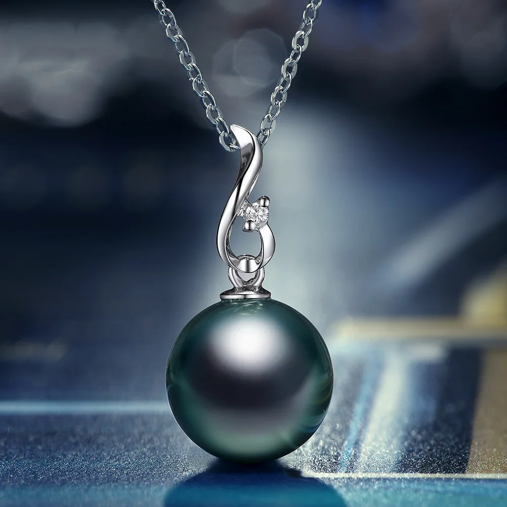 Stunning and Elegant Natural-Looking Tahitian Black Pearl Necklace for Women