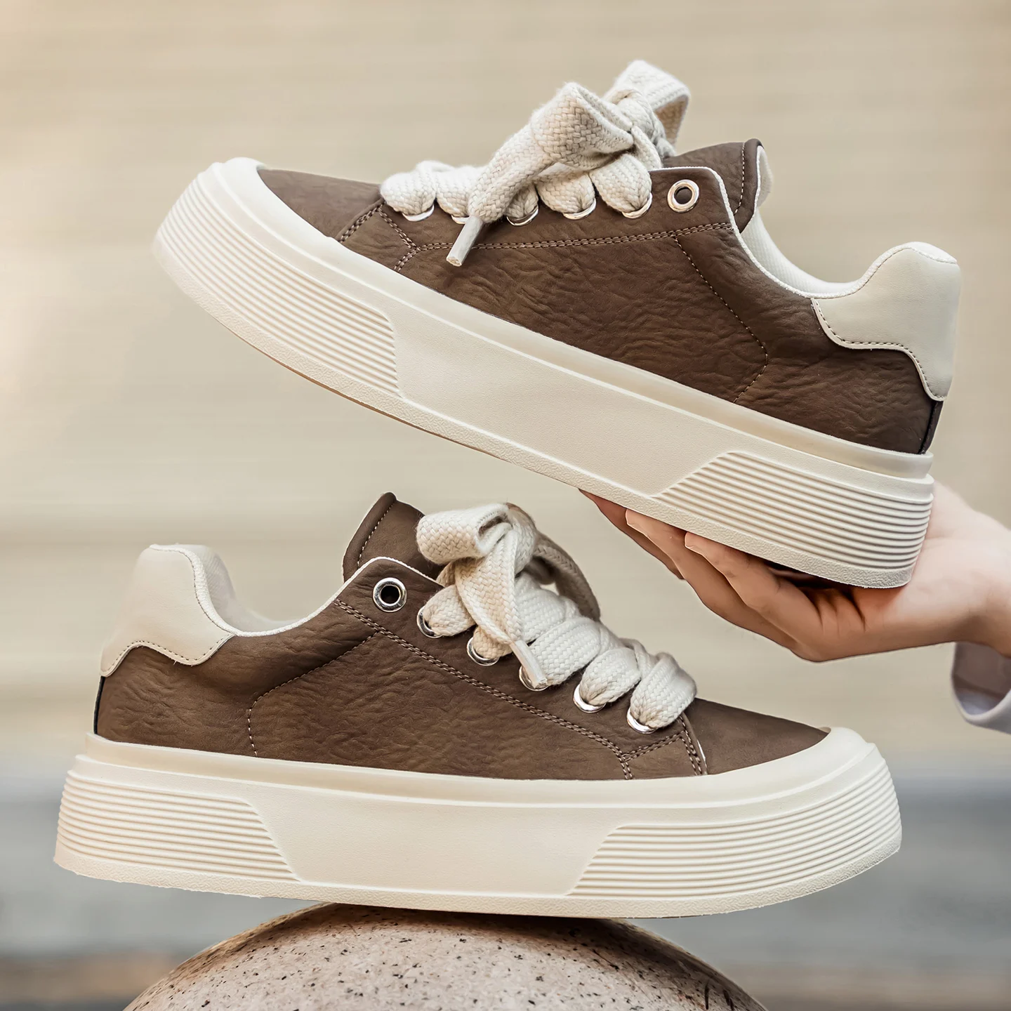 

Новая мужская обувь 2025 года — удобные, стильные и универсальные, модные повседневные рабочие кроссовки на толстой подошве.