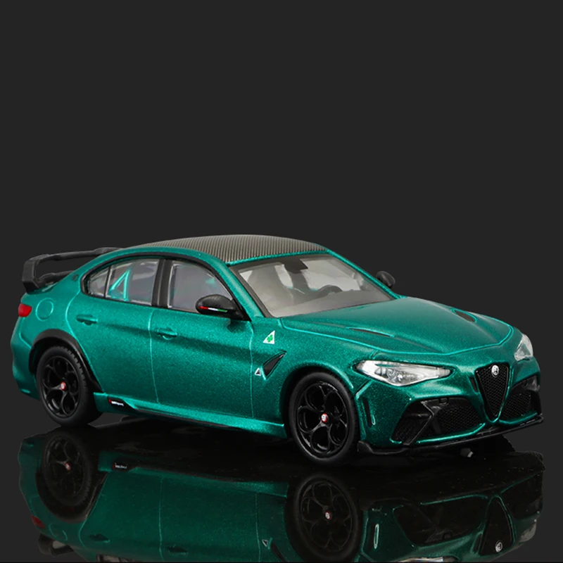 Bburago 1:43 Hardcover Edition Alfa Romeo GTAm Green racing model simulation car model alloy car toy male collection gift