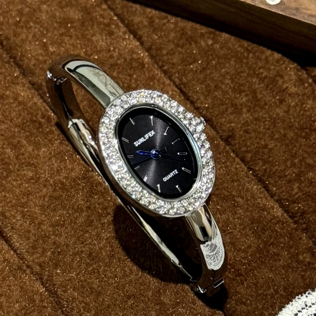 Rhinestone Oval Dial bangle Wristwatch for Ladies Quartz Bracelet Watch Elegant Female Clock Women's Watches Saati Relojes