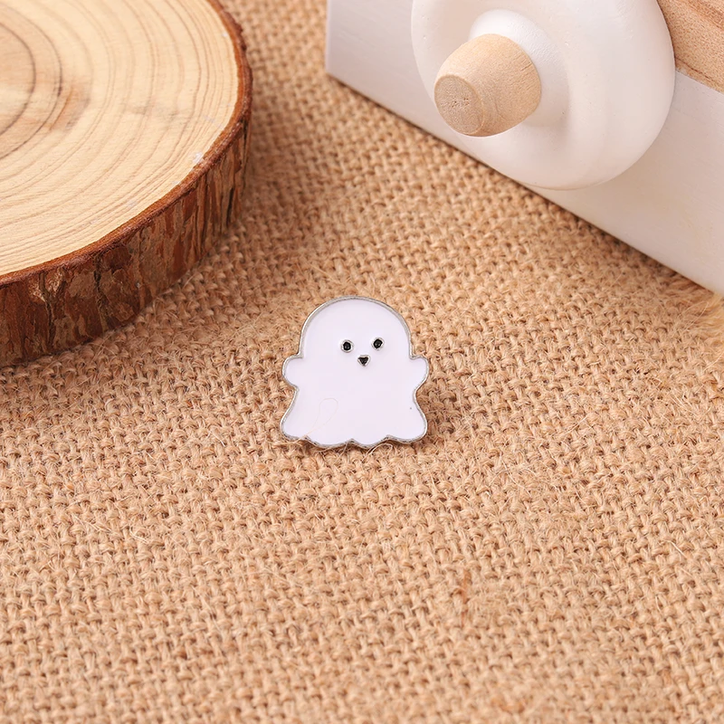 Putih hantu logam Enamel Pin lucu bros kerah ransel lencana Punk pesta Halloween hadiah perhiasan anak teman Drop Shipping