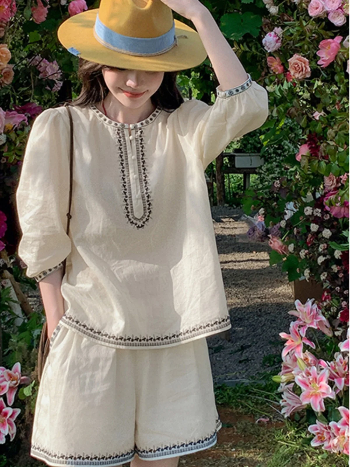 

Хлопково-льняной комплект в стиле ретро с вышивкой, повседневный комплект из двух предметов с широкими штанинами, летний женский ансамбль Faion, круглый Ne Sve