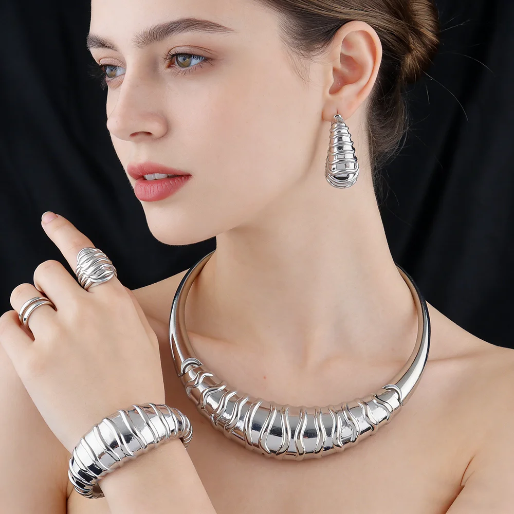 Vergoldetes Ohrringe- und Halsketten-Armband-Ringe-Set für Damen Italienischer Vintage Hochzeits- und Partyschmuck Geschenkset – Detail 22
