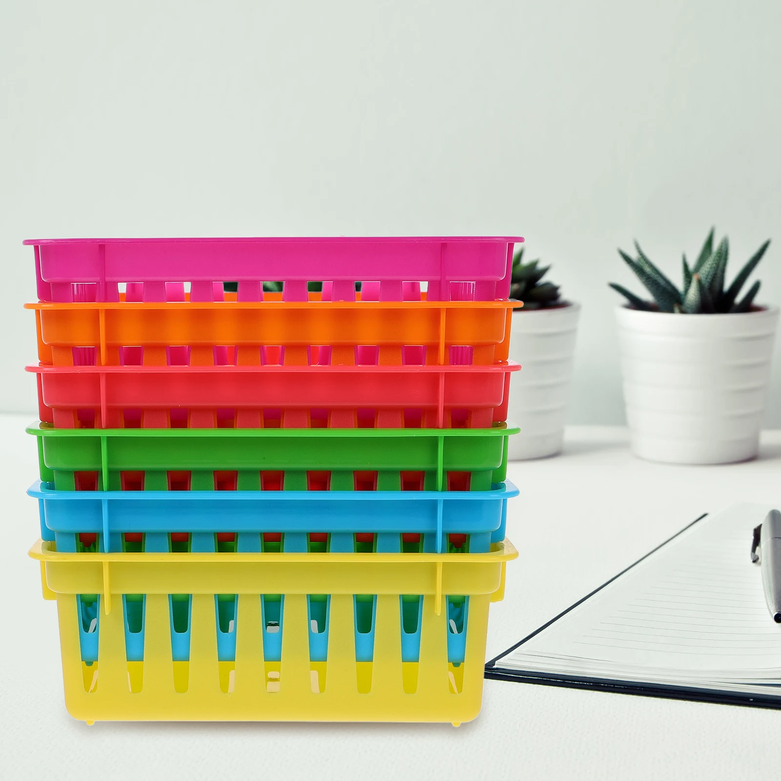 6 قطع من سلال تخزين الفصول الدراسية، حامل أقلام رصاص بلاستيكية، منظمات مكتبية ملونة، صواني المرافق للمدرسة والمكتب والمنزل