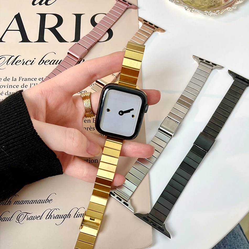 Pulseira de metal plissada INS de luxo para Apple Watch Ultra 49 mm iWatch Series 7 8 6 SE 4 5 38/40/41 mm 42/44/45 mm Pulseira de pulseira de relógio