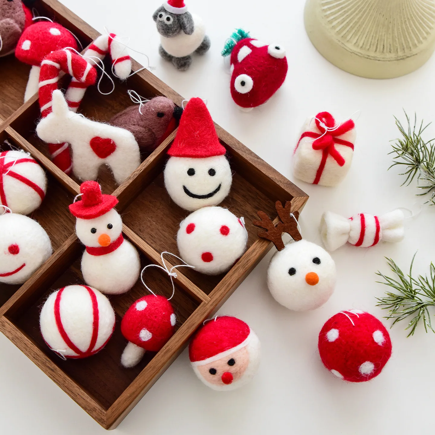 

1Pcs Christmas Decorations Wool Felt Elk Snowman Old Man Pull Flag Tree Top Star Christmas Tree Hangings Handmade New Year Gifts