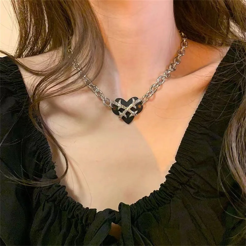 Gotische Schwarze Love Choker Punk Dicke Kette Schlüsselbeinkette Halskette für Frauen Retro-Schmuck Trendige Damenaccessoires Geschenk – Detail 1