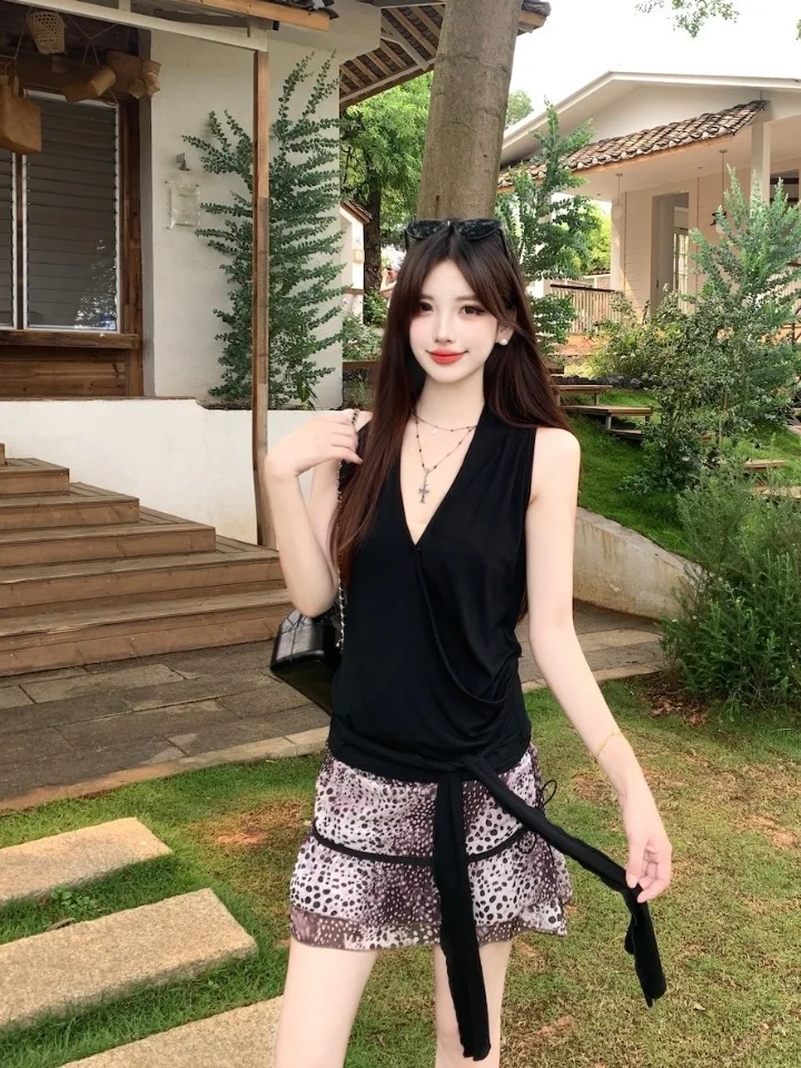 

plus Size Women's Vintage Black Necktie V-Neck Top And Polka Dot Half Skirt Set Summer New Style High Waist Fashion Ensemble