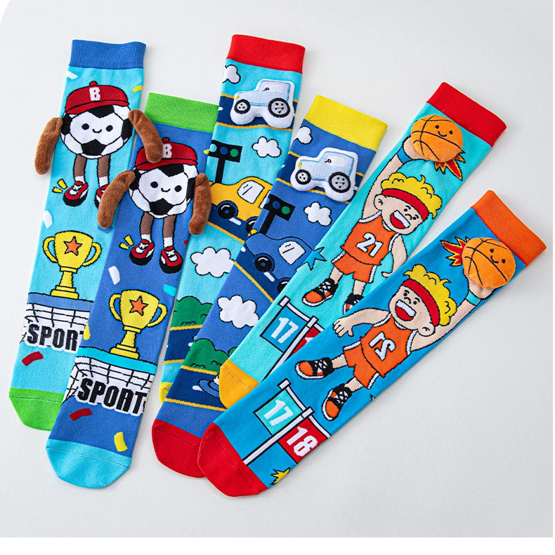 Niedliche, unisex Kinder-Overknee-Socken mit unterschiedlichem AB-Muster, 3D-Stereo-Cartoon-Sportballmuster, weich, dehnbar, für den täglichen Gebrauch, lange Socken. – Detail 4