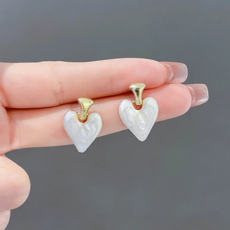 Simple Heart White Black Color Enamel Drop Earring for Women New Brincos Everyday Gift Wedding Temperament Party Jewelry