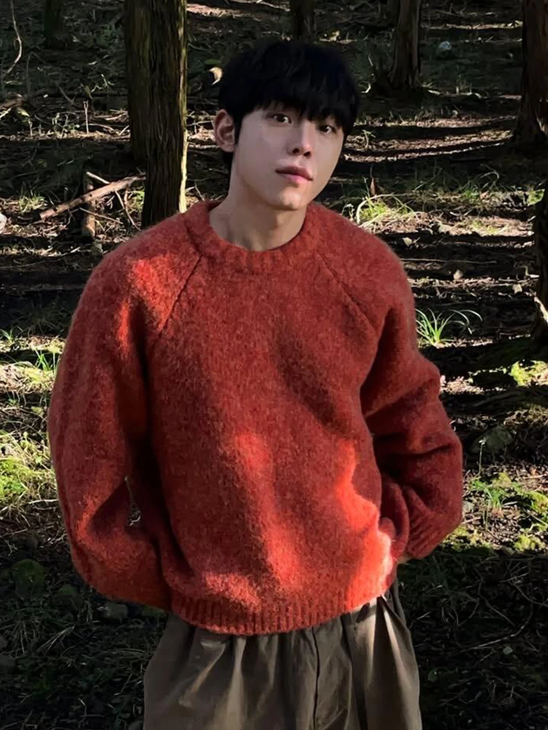 

Красный флисовый мужской трикотажный свитер с круглым вырезом, свободного кроя, комфортный, мягкий, теплый, для осени и зимы, повседневная внутренняя одежда для прогулок по городу и ежедневных поездок на работу