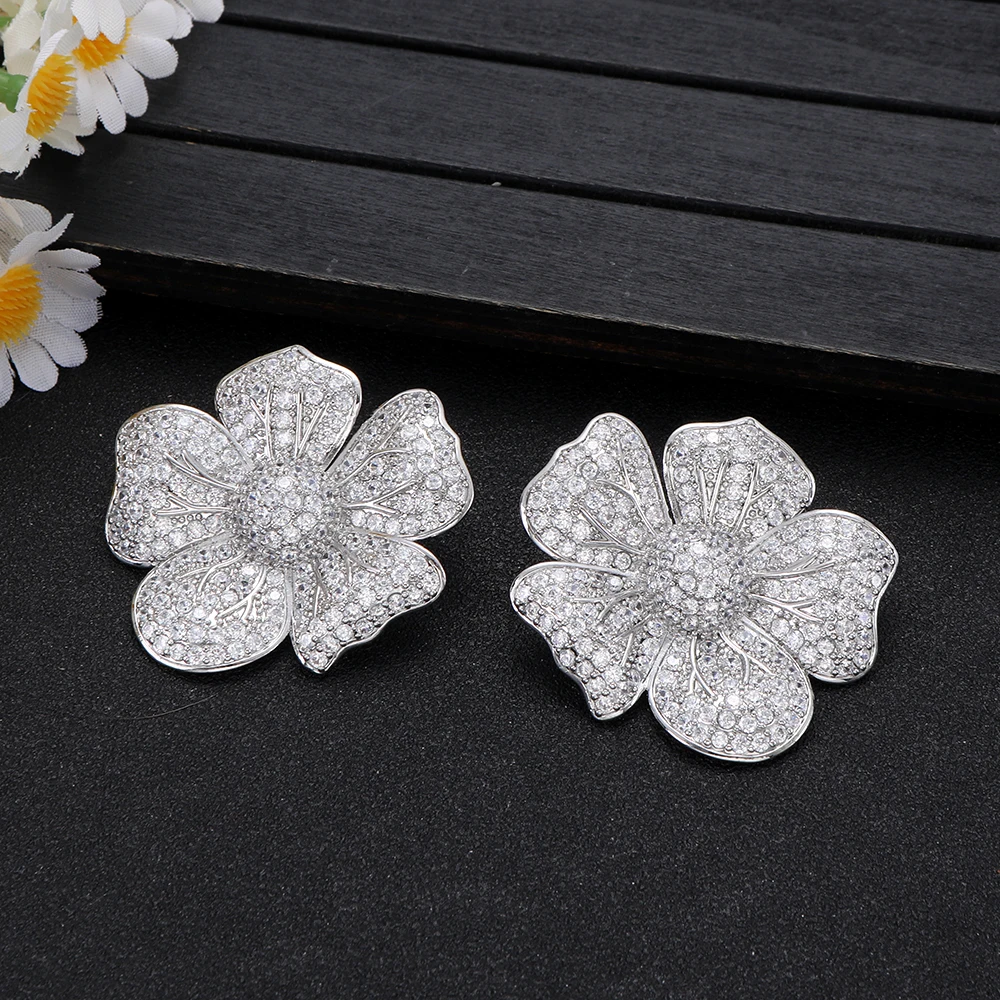 

1 Pair Silver Crystal Floral Stud Earrings for Party Fashion Women's Jewelry Gift for Wedding