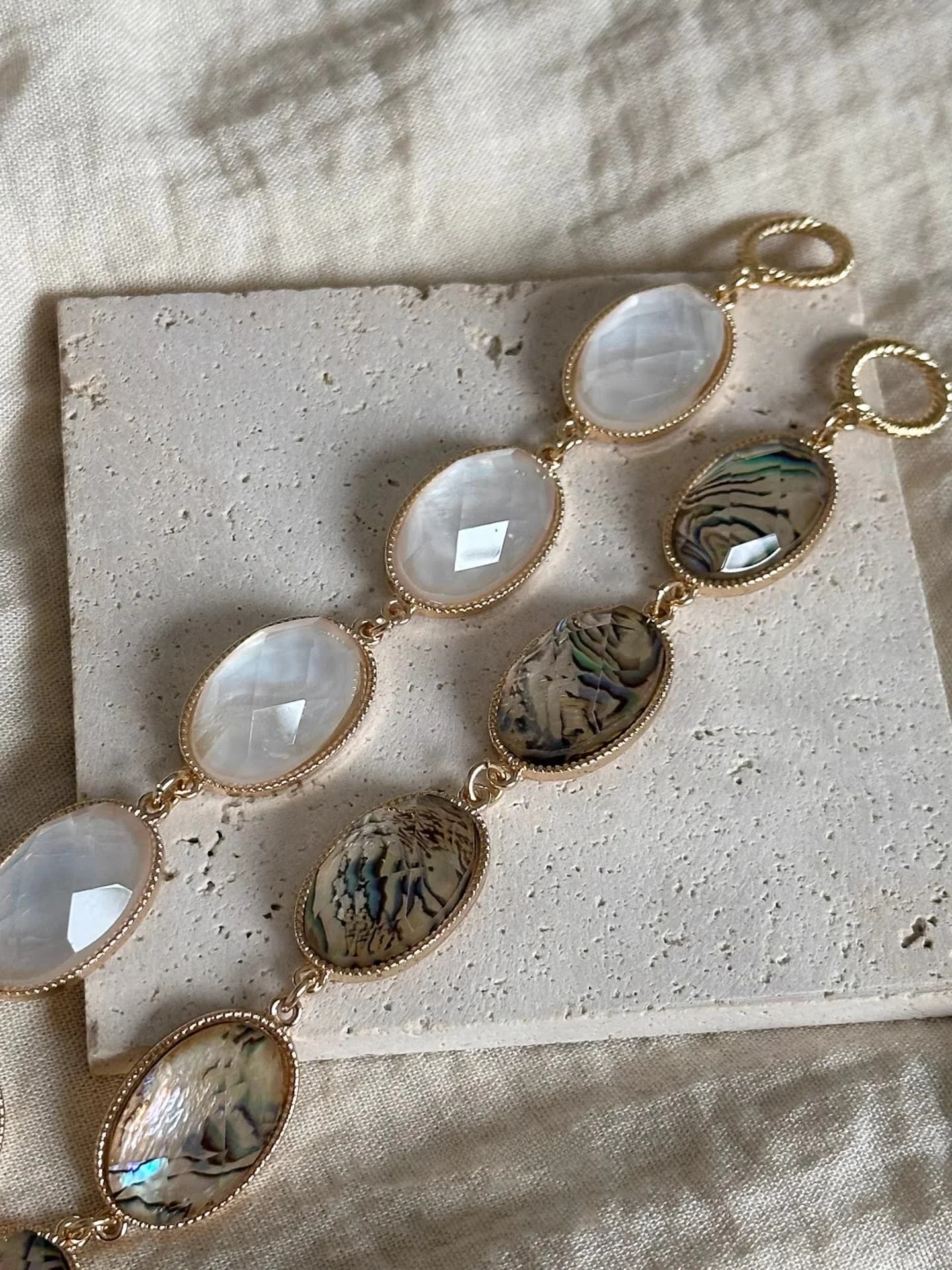 

Retro Abalone White Resin Bracelet Women's Cool Spicy Fashion Metal Woven Bracelet Stackable Hand Jewelry